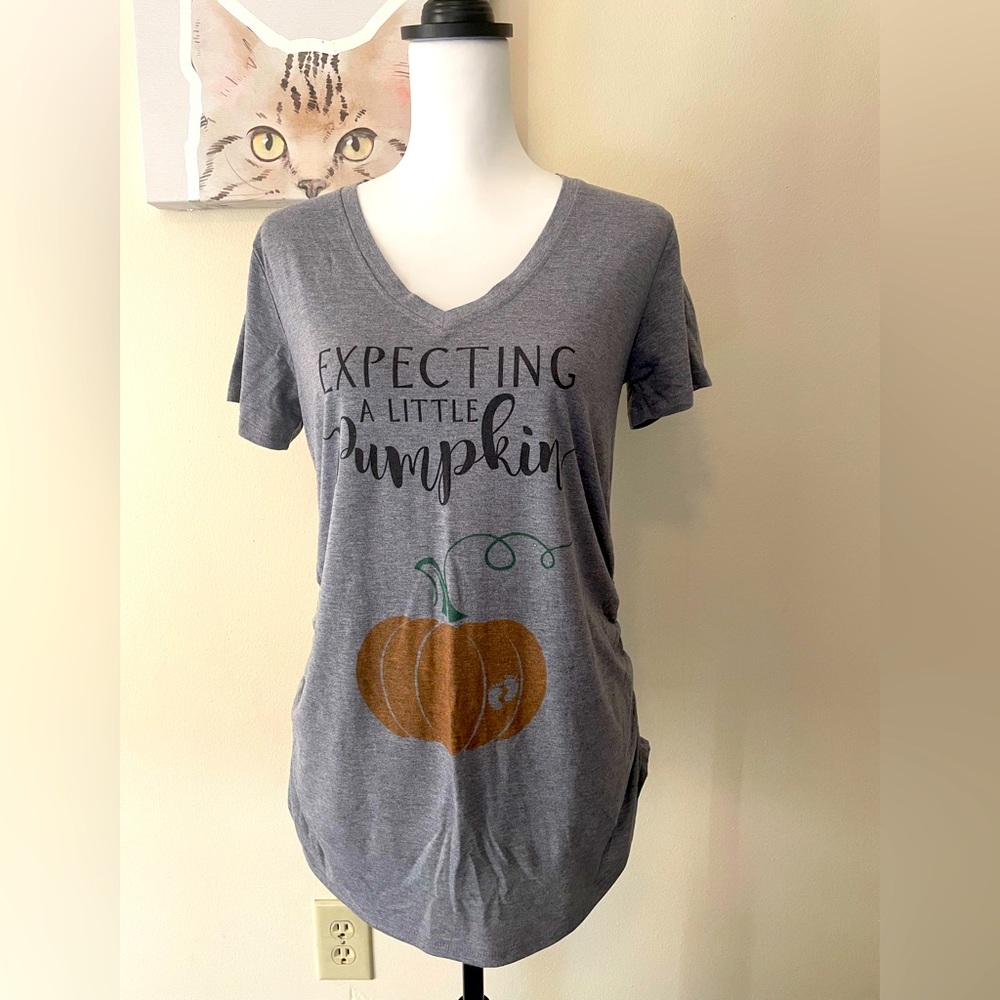 EUC: Expecting A Little Pumpkin Maternity Shirt